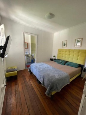 Habitación providencia dos personas con baño privado excelente ubicación